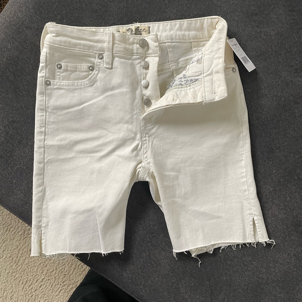 BRAND NEW 🔥 WE THE PEOPLE White Button-Fly Denim Shorts